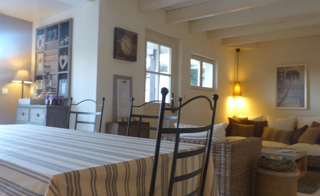 Les Persiennes Hotel Saintes Exterior foto